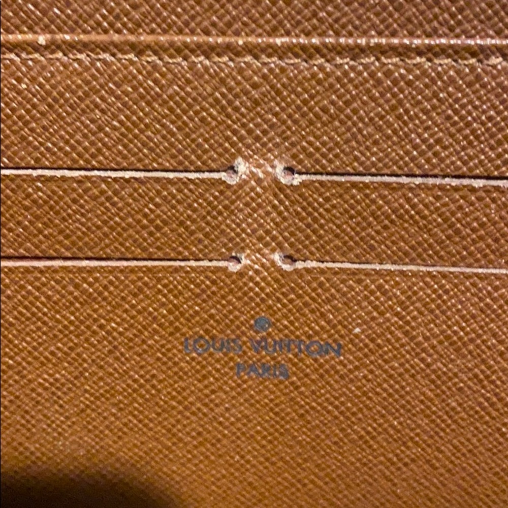 Louis Vuitton Wallet - Picture 5 of 5